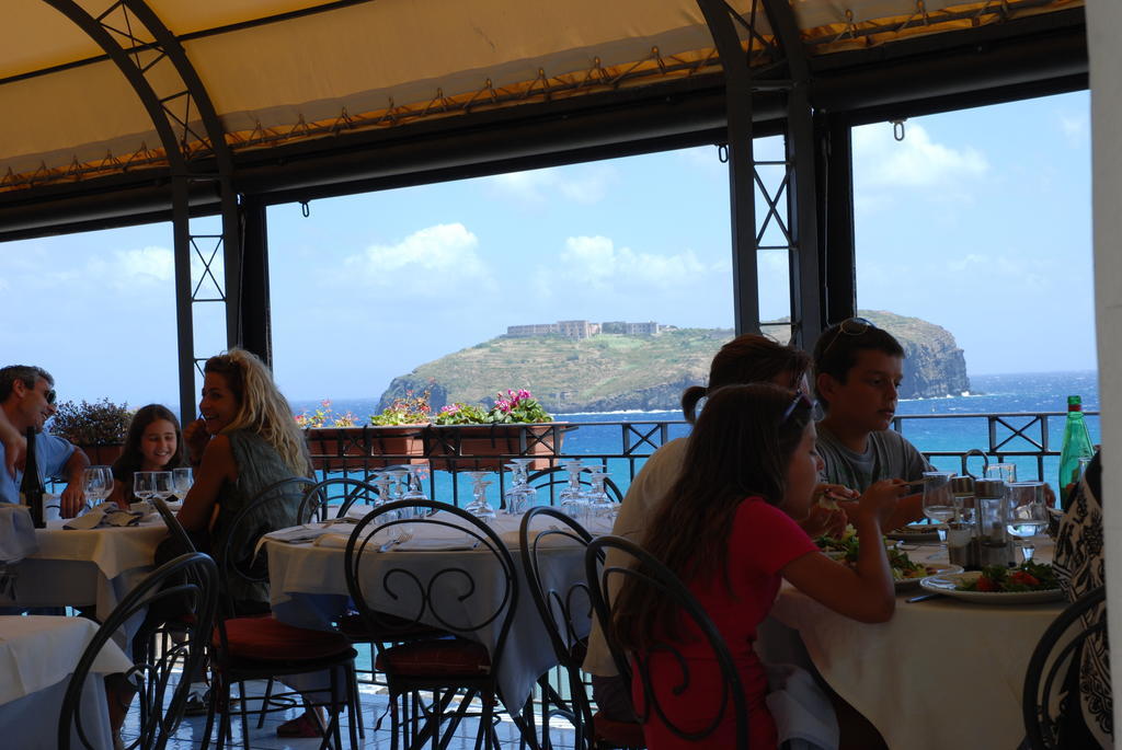 Hotel Villa Iulia เวนโตเตเน ภายนอก รูปภาพ