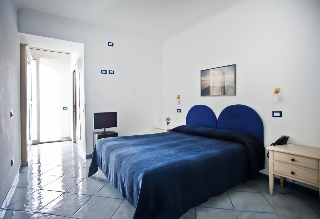 Hotel Villa Iulia เวนโตเตเน ภายนอก รูปภาพ
