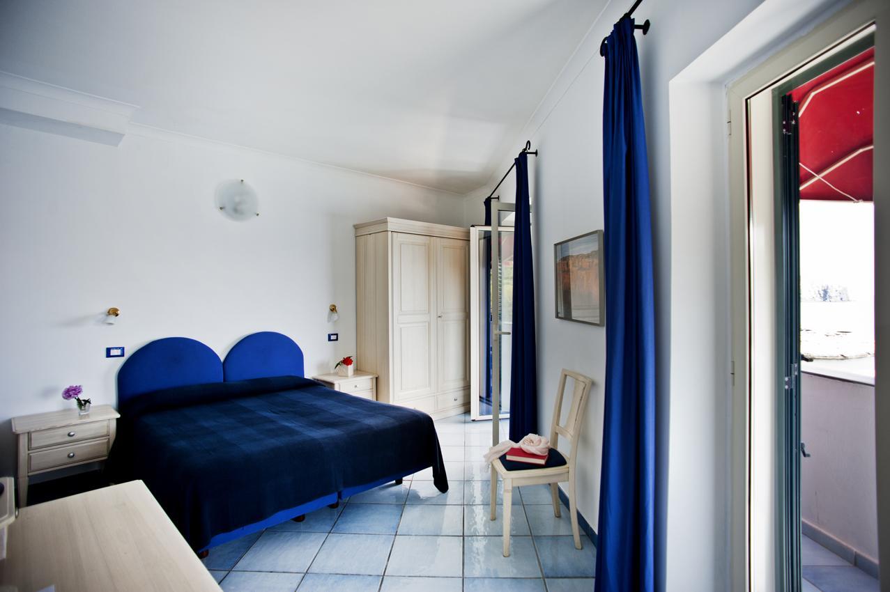 Hotel Villa Iulia เวนโตเตเน ภายนอก รูปภาพ